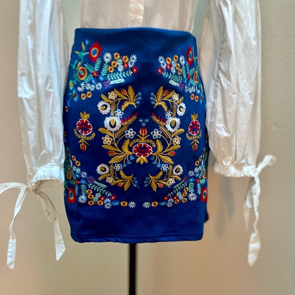 💃 Blue Floral Embroidered Mini Skirt Sz S - Picture 5 of 12